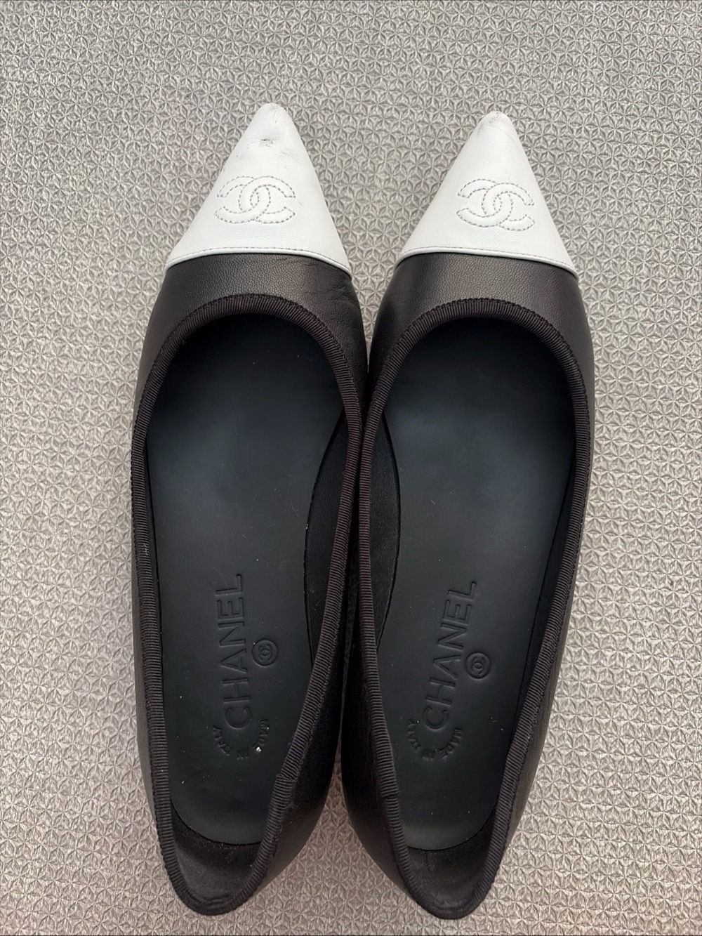 CHANEL Two-Tone Pointed Toe Flats - Black & White
